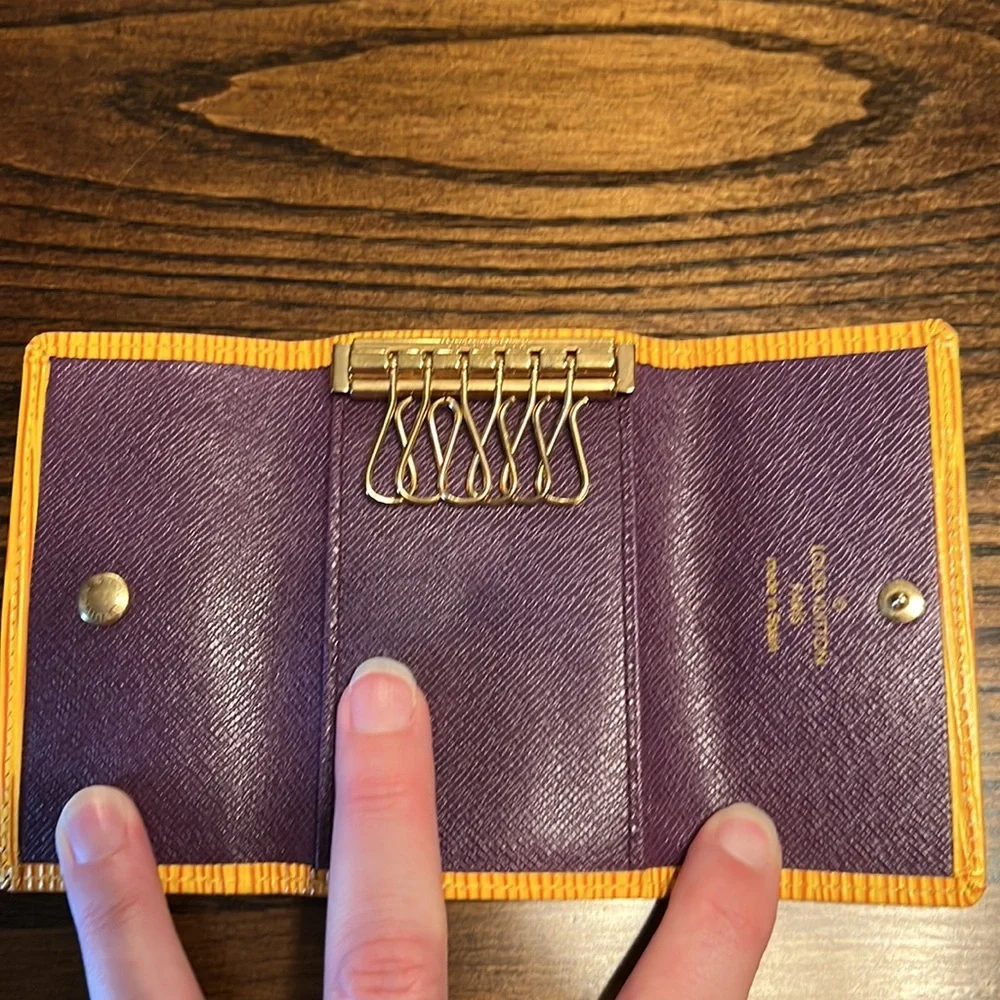 Louis Vuitton 1996 Epi Leather 6 Key Holder Wallet - Picture 7 of 16